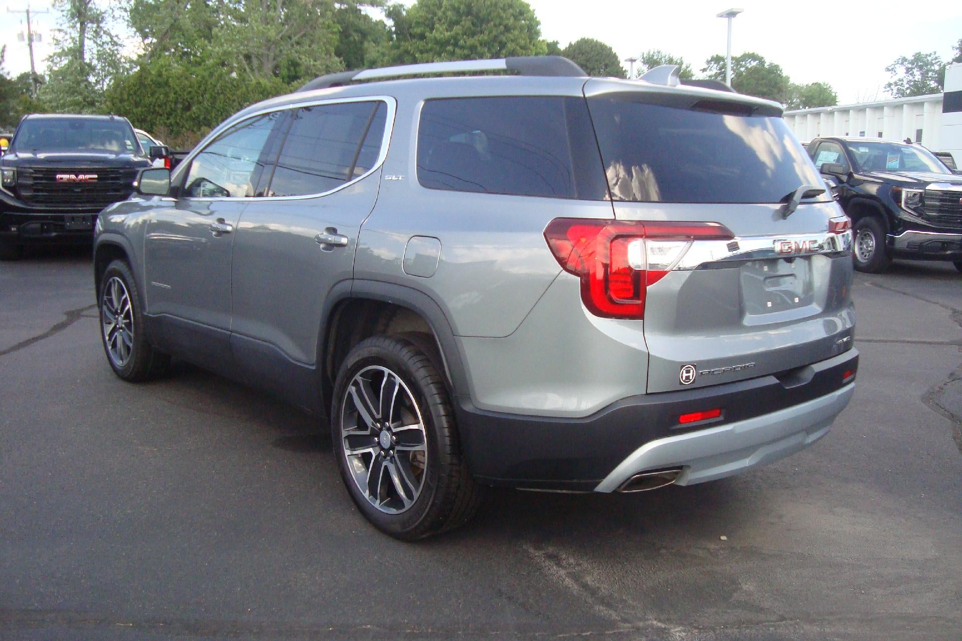2023 GMC Acadia SLT