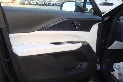 2025 Cadillac LYRIQ Luxury 1