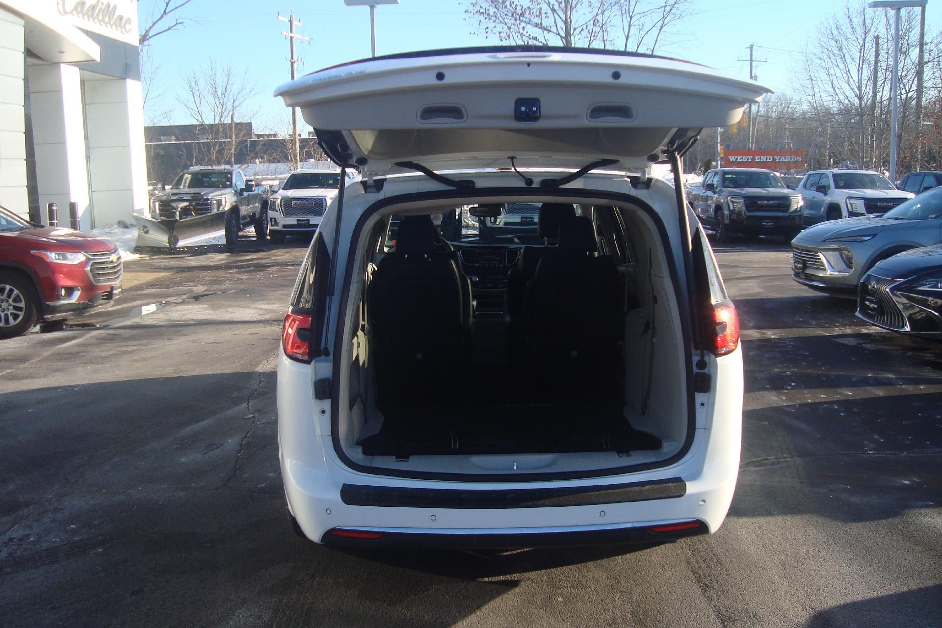 2023 Chrysler Pacifica Touring L